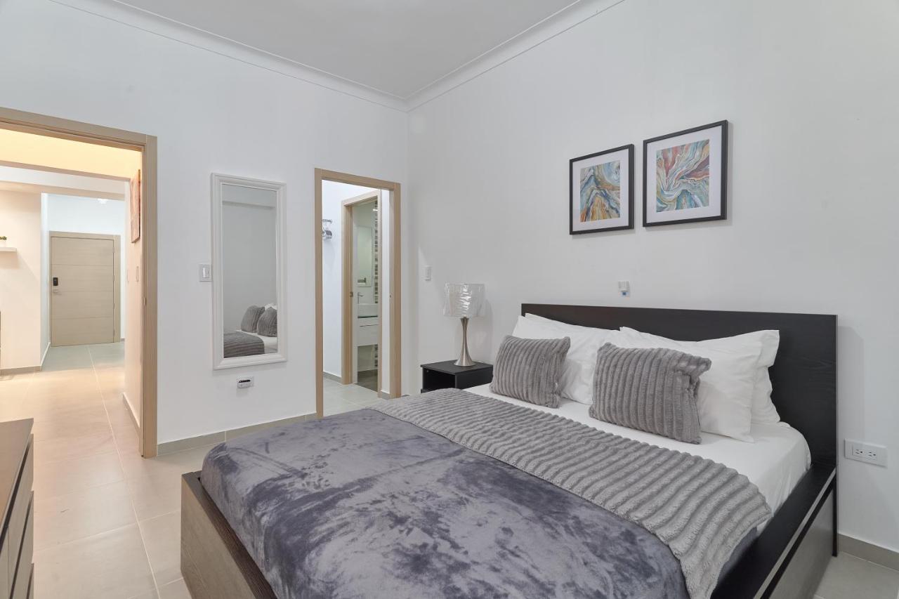Dom. Rep. Exclusive 2 Bed Apt. Evaristo Morales Santo Domingo Exterior photo